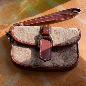 Cute Wristlet Dooney Bourke